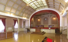 県会議事堂の写真